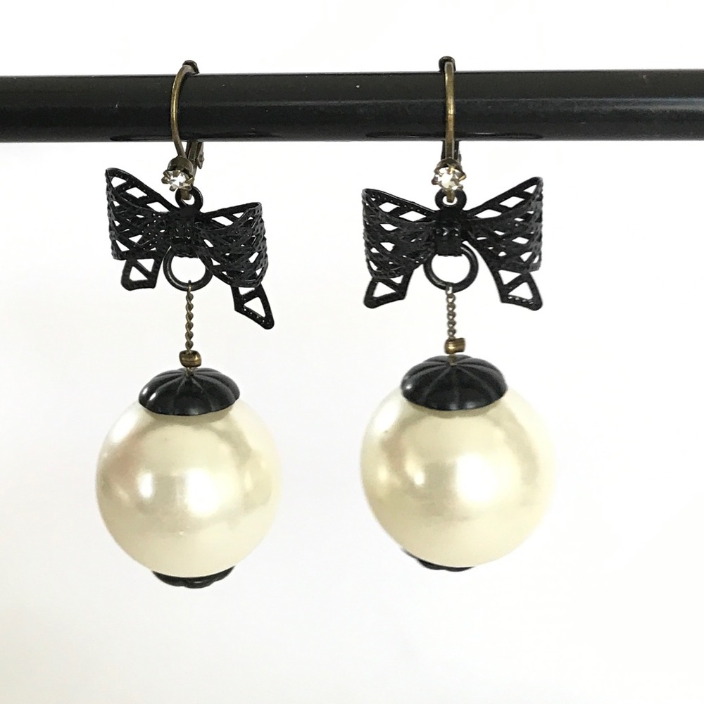 Betsy Johnson Pearl & Bow Dangling Earrings